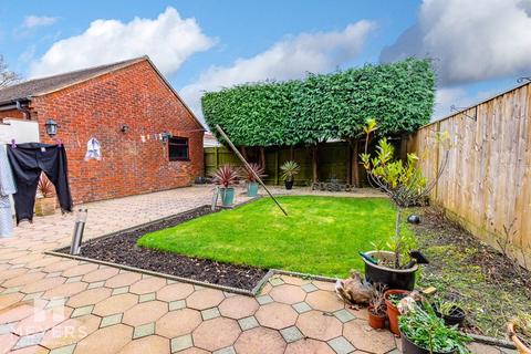 7 Willow Mead, Bournemouth, BH8 0AF