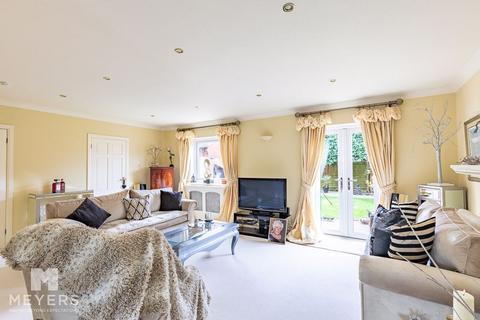 7 Willow Mead, Bournemouth, BH8 0AF