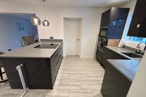 50 Bishops Way, Egham, TW20 8EN