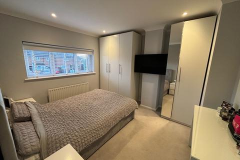 50 Bishops Way, Egham, TW20 8EN