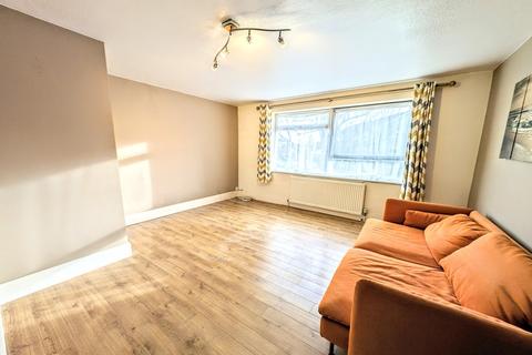 2 bedroom flat to rent, Victoria Road, Ruislip, HA4