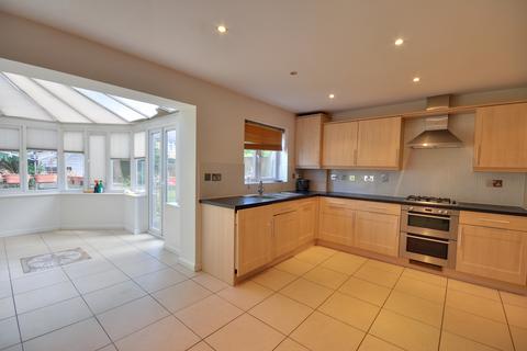 4 bedroom townhouse to rent - Melia Close, Watford, WD25 9PH