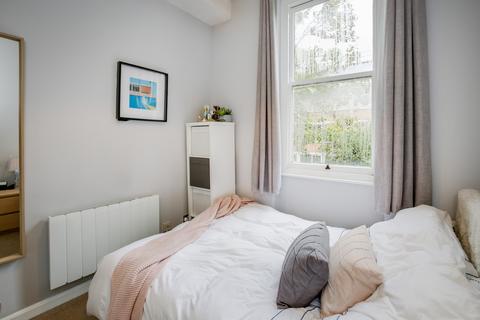 1 bedroom flat to rent, Sinclair Gardens, W14