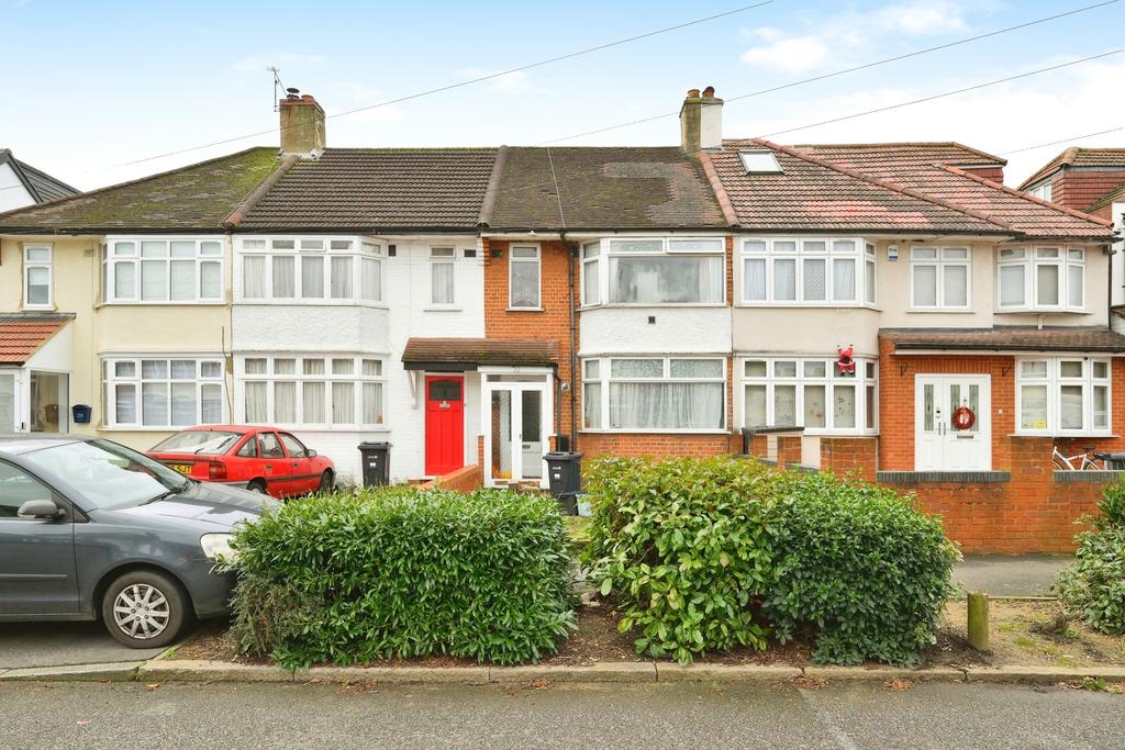 Wansford road, Woodford Green IG8 3 bed terraced house £1,850 pcm (£