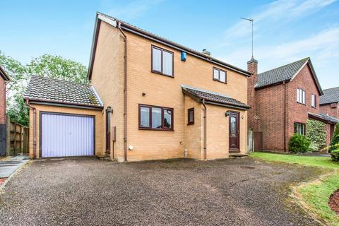 3 bedroom detached house to rent, Chestnut Crescent, Chedburgh, IP29