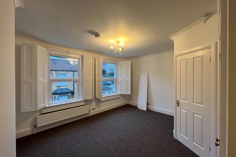 3 bedroom terraced house to rent, Manor Road