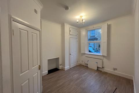 3 bedroom terraced house to rent, Manor Road