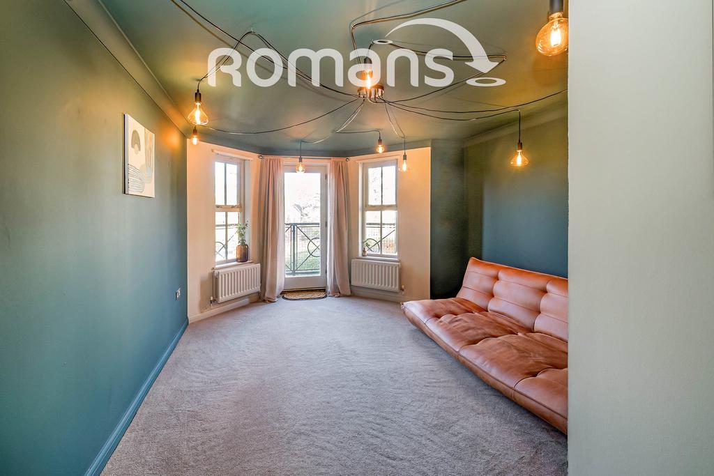 Shrubbery Close 2 bed flat £1,950 pcm (£450 pw)