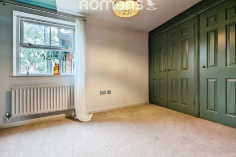 2 bedroom flat to rent, Shrubbery Close