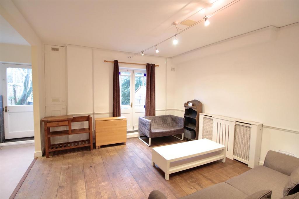 Lambert Road, London SW2 3 bed flat to rent £2,750 pcm (£635 pw)