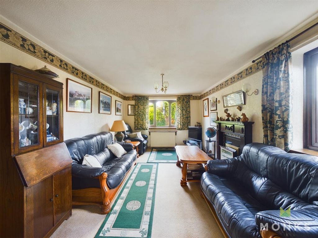 Soulton Road, Wem, Shrewsbury 3 bed detached house for sale £330,000