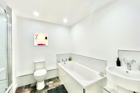 2 bedroom flat for sale, Worsdell Drive, Gateshead, NE8