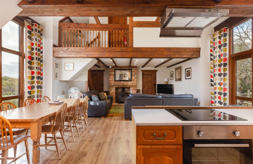 Buzzard Cottage - Kitchen and Dining Area