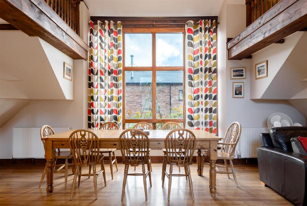 Buzzard Cottage - Dining Area