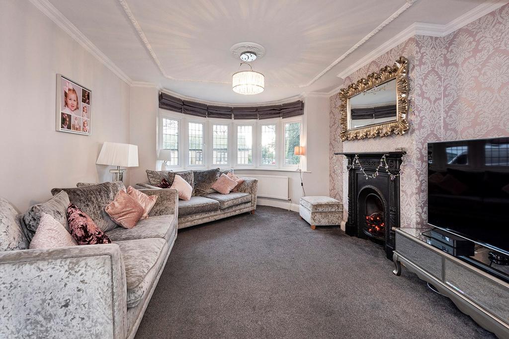 Axminster Crescent, Kent, Welling, DA16 4 bed semidetached house for