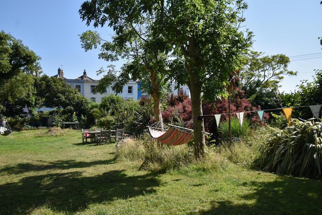 Gardens at the front