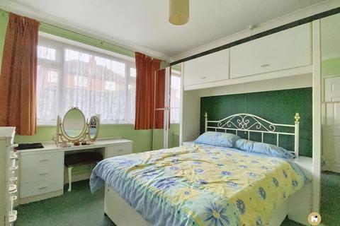 2 bedroom semi-detached bungalow for sale - Cliff Park Avenue, Wakefield WF1
