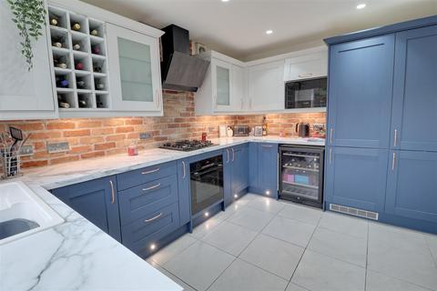 8 Forbes Close, Abbeymead, Gloucester, GL4 5GE