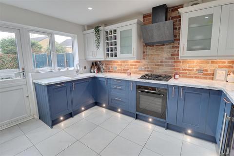 8 Forbes Close, Abbeymead, Gloucester, GL4 5GE