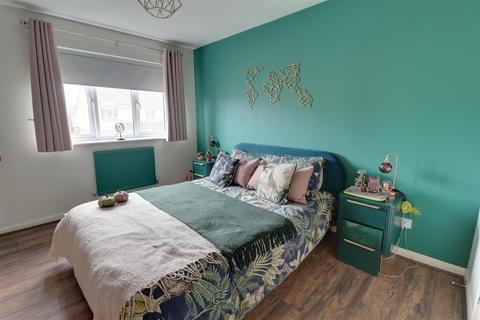 8 Forbes Close, Abbeymead, Gloucester, GL4 5GE