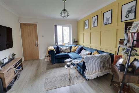 8 Forbes Close, Abbeymead, Gloucester, GL4 5GE