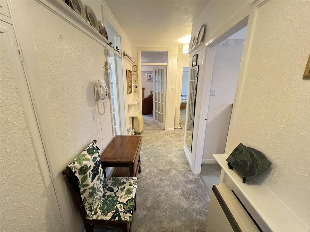 Telegraph Road, Heswall, Wirral 2 bed flat for sale £175,000
