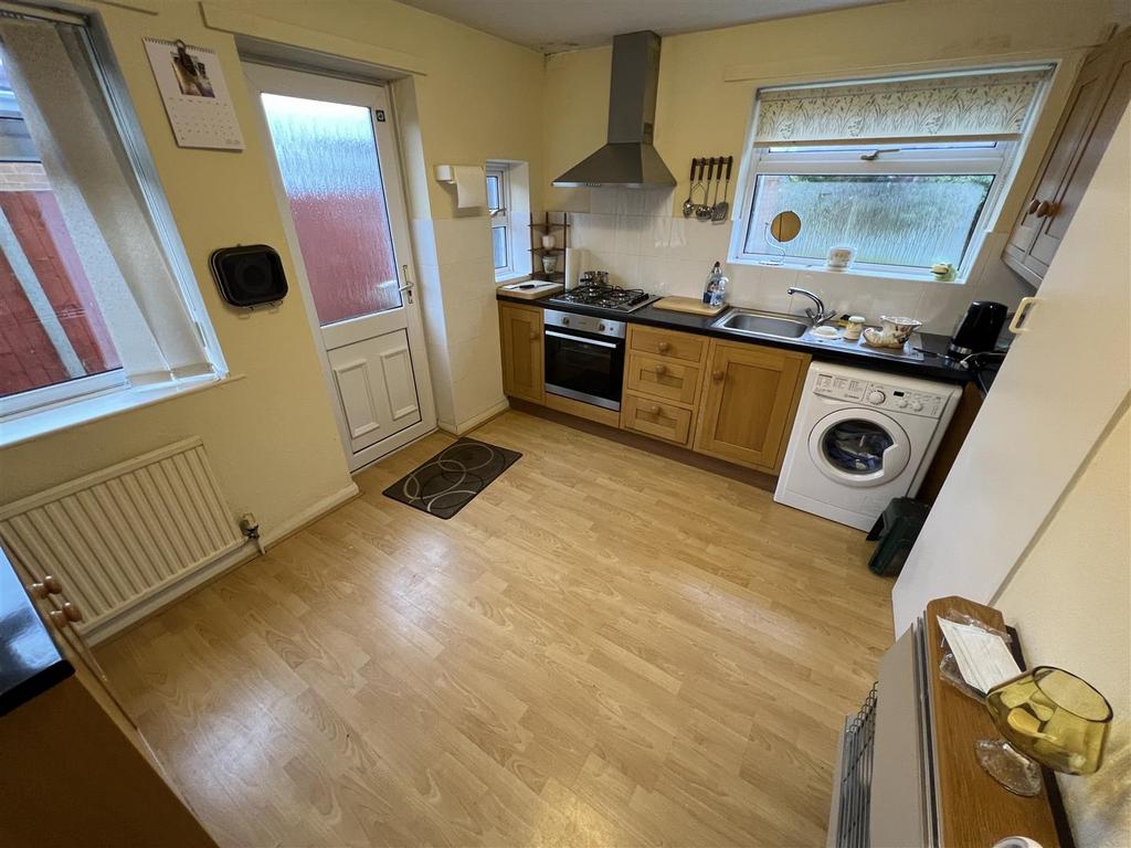 Fishers Lane, Pensby, Wirral 2 bed semidetached bungalow for sale £