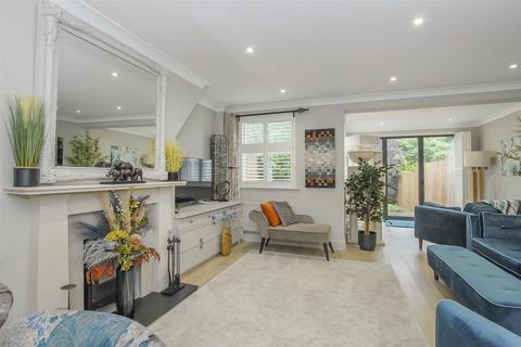 1 Barneby Close, Twickenham, TW2 6RR