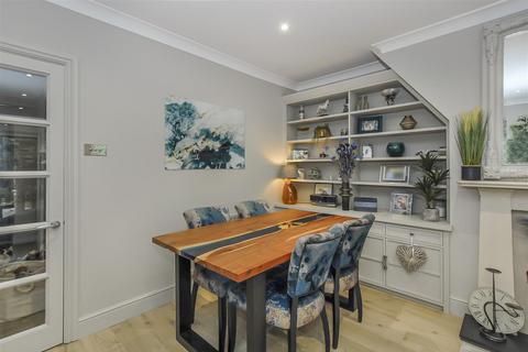 1 Barneby Close, Twickenham, TW2 6RR