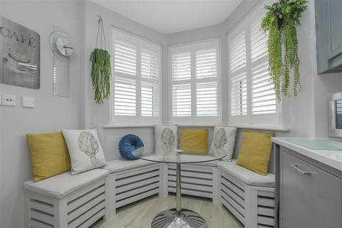 1 Barneby Close, Twickenham, TW2 6RR