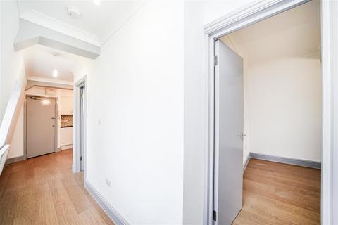 2 bedroom flat to rent, Priory Avenue, Walthamstow