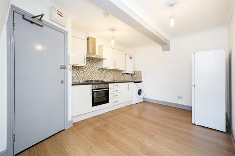 2 bedroom flat to rent, Priory Avenue, Walthamstow