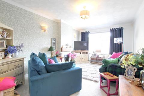 33 Beech Close, Sproatley, Hull, HU11 4XB
