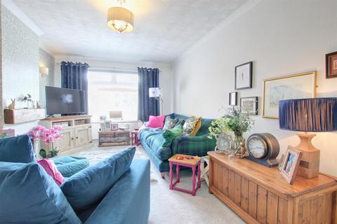 33 Beech Close, Sproatley, Hull, HU11 4XB