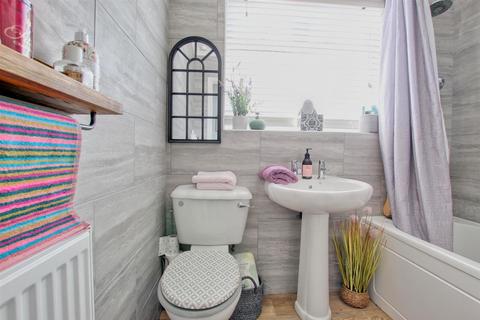 33 Beech Close, Sproatley, Hull, HU11 4XB