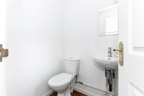 11a Whitehall Gardens, London, E4 6EH