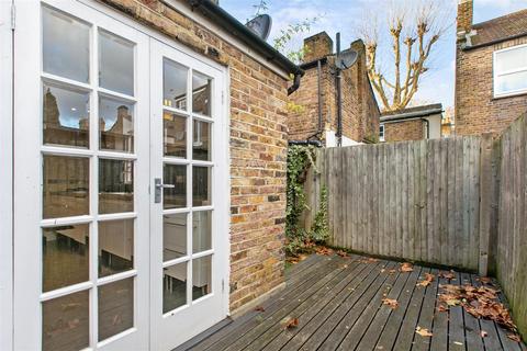 7 Paxton Road, London, W4 2QT
