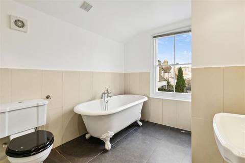 7 Paxton Road, London, W4 2QT