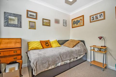 4 bedroom semi-detached house for sale - Bradford Road, Guiseley, Leeds