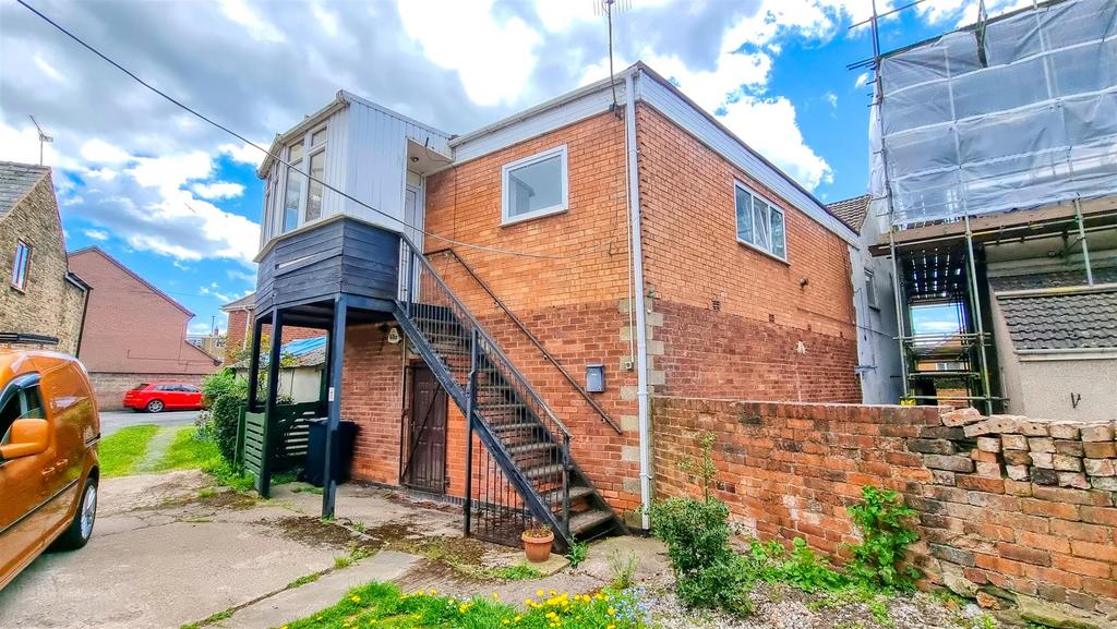 Newbold Village, Chesterfield S41 3 bed apartment to rent £600 pcm (£