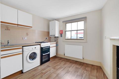 2 bedroom flat to rent, Cheltenham Town Centre GL50 1JS