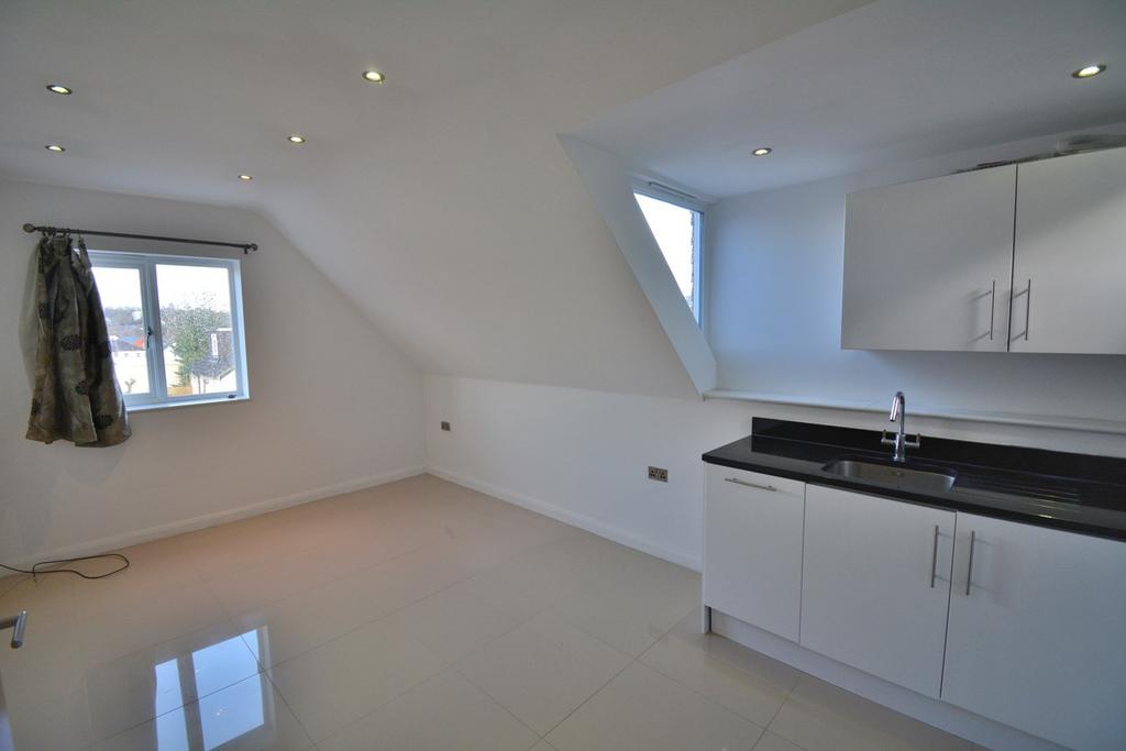 Leicester Road, EN5 2 bed apartment for sale £350,000