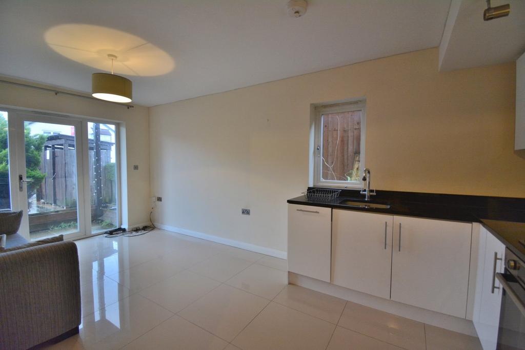 Leicester Road, EN5 2 bed apartment for sale £350,000