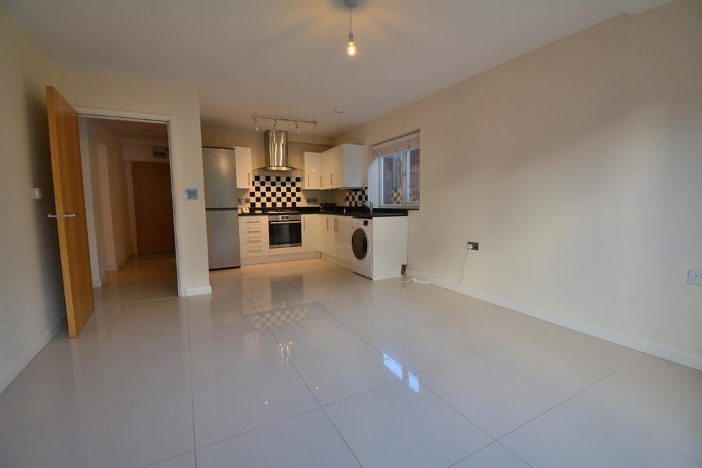 Leicester Road, EN5 2 bed apartment for sale £395,000