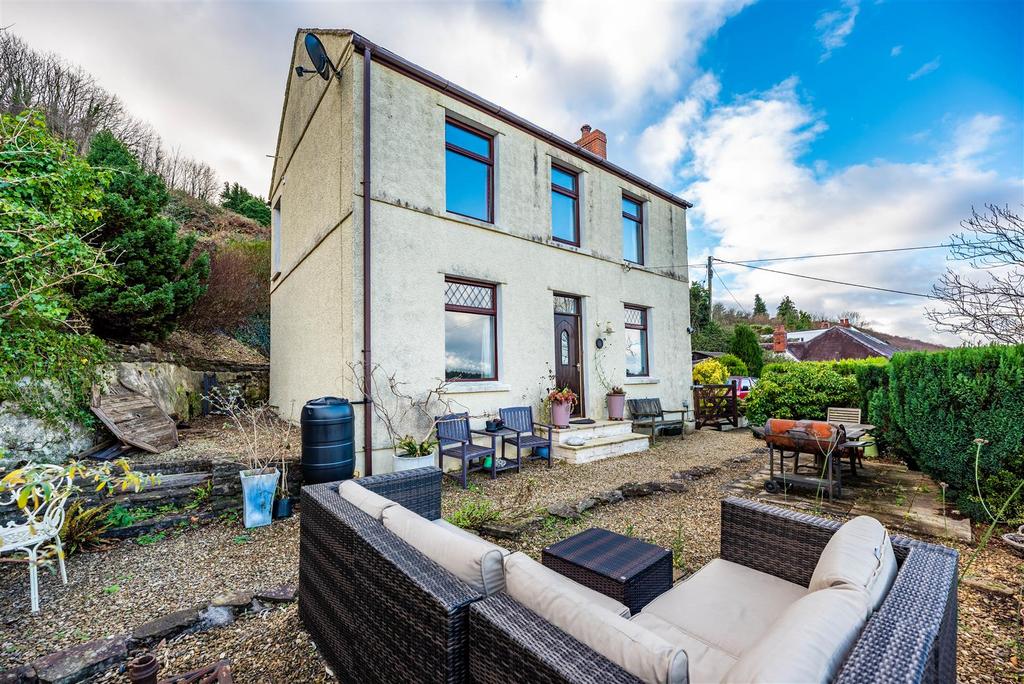 Bethel Lane, Penclawdd, Swansea 3 bed detached house for sale £325,000