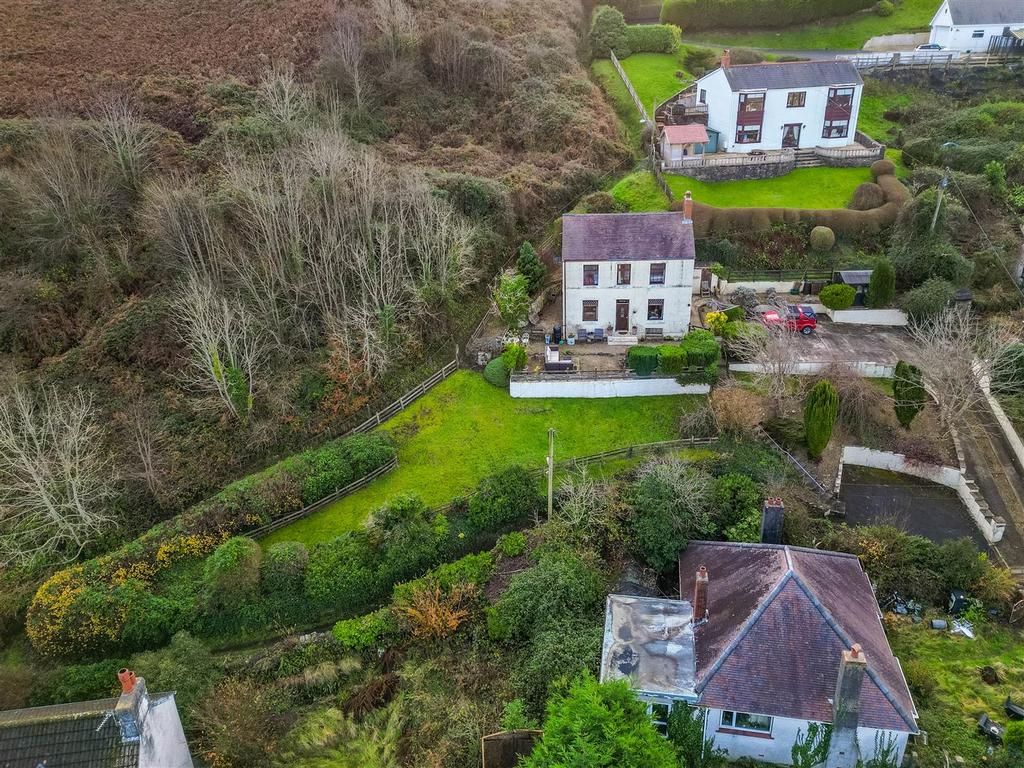 Bethel Lane, Penclawdd, Swansea 3 bed detached house for sale £325,000