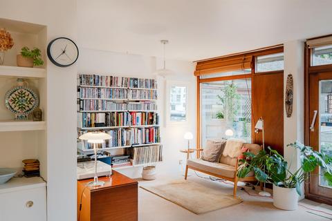 Flat 1, Thomas More House Barbican, London, EC2Y 8BT
