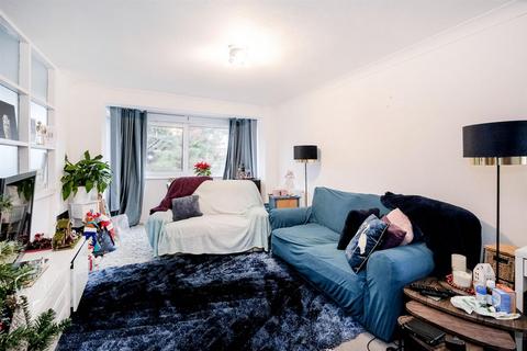 2 bedroom apartment for sale, Trent Court, New Wanstead