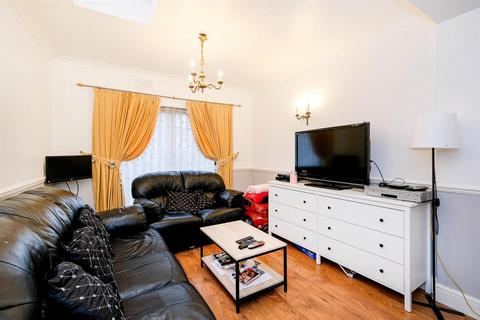 4 bedroom house for sale - Middleton Avenue, Chingford