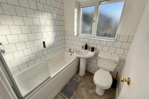 97 Turnberry Drive, Wilmslow, SK9 2QW